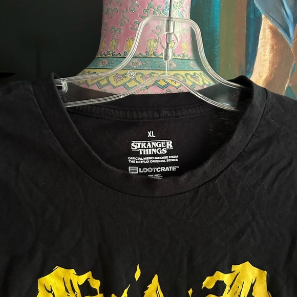 Stranger Things Black Graphic T-Shirt with Yellow and Red Design XL - Picture 3 of 13